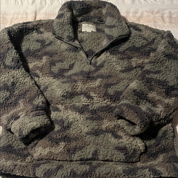 American Eagle Outfitters Women’s Camouflage Zip-Up Fleece - Picture 2 of 5